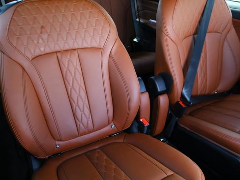 Used 2025 BMW X7 M60i image 22