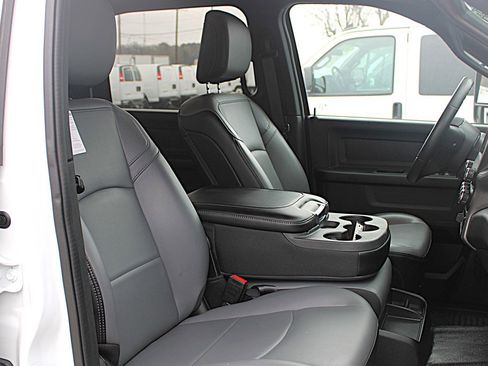 Used 2024 RAM 2500 Tradesman w/ Chrome Appearance Group image 21