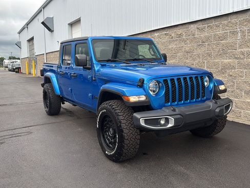 Used 2021 Jeep Gladiator Sport AWD/4WD image 2