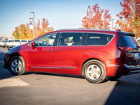 Used 2017 Chrysler Pacifica Touring-L Plus image 10