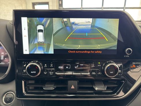 Certified 2025 Toyota Highlander Limited image 30