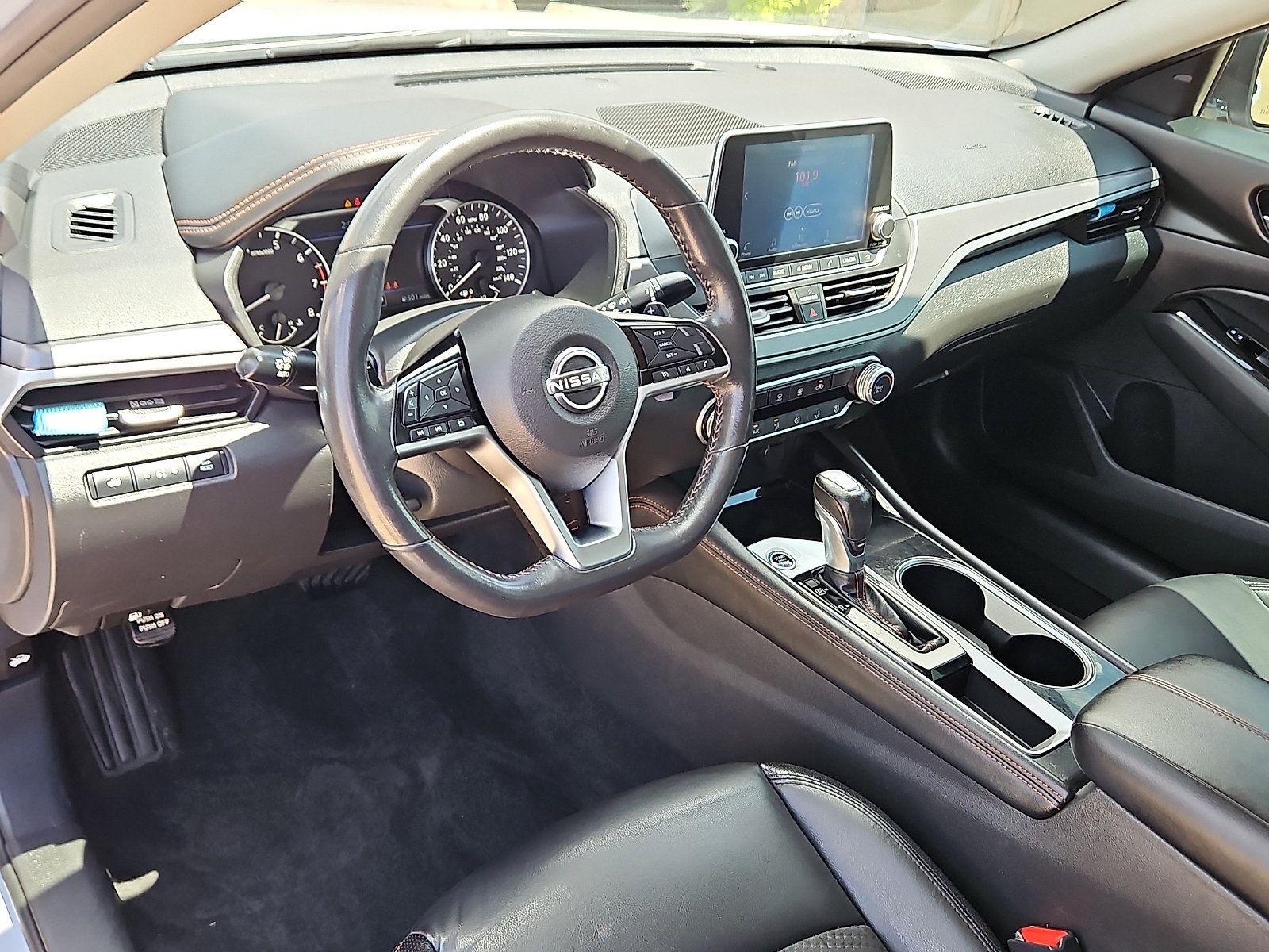 Used 2024 Nissan Altima 2.5 SR FWD image 10