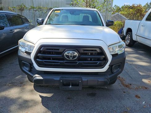 Used 2018 Toyota Tacoma SR image 3