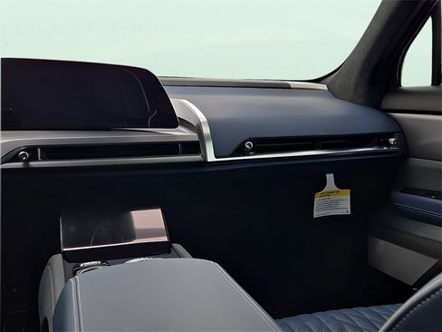 New 2026 Cadillac Vistiq Premium Luxury w/ LPO, Floor Liner Package image 22