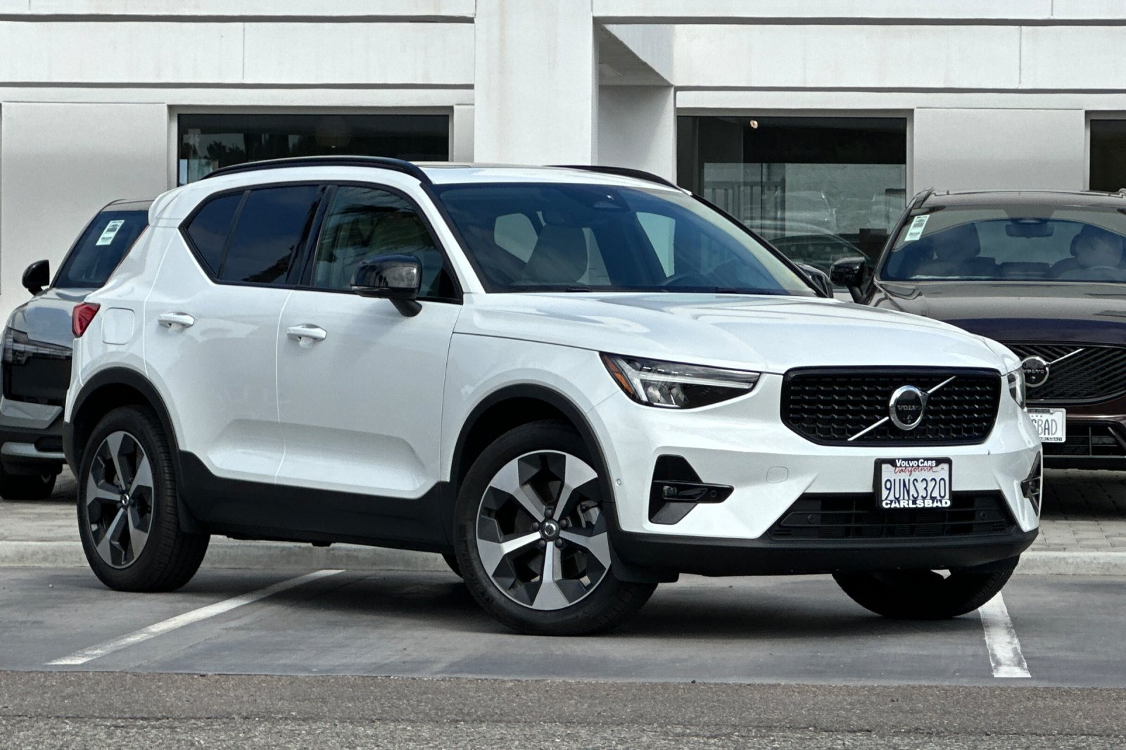 Certified 2025 Volvo XC40 B5 Plus AWD/4WD image 2