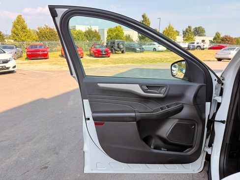 Used 2022 Ford Escape SE w/ Convenience Package FWD image 14