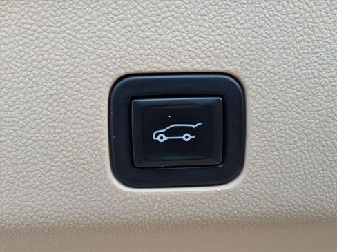 Used 2023 Cadillac Escalade ESV Premium Luxury image 11