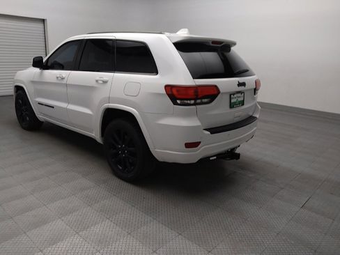 Used 2017 Jeep Grand Cherokee Altitude image 5