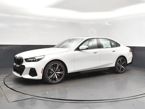 New 2026 BMW 530i w/ M Sport Package image 3