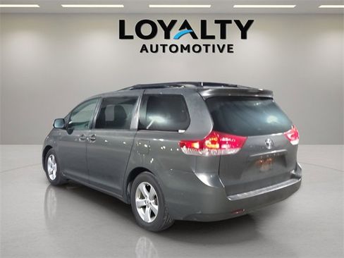 Used 2011 Toyota Sienna LE image 3