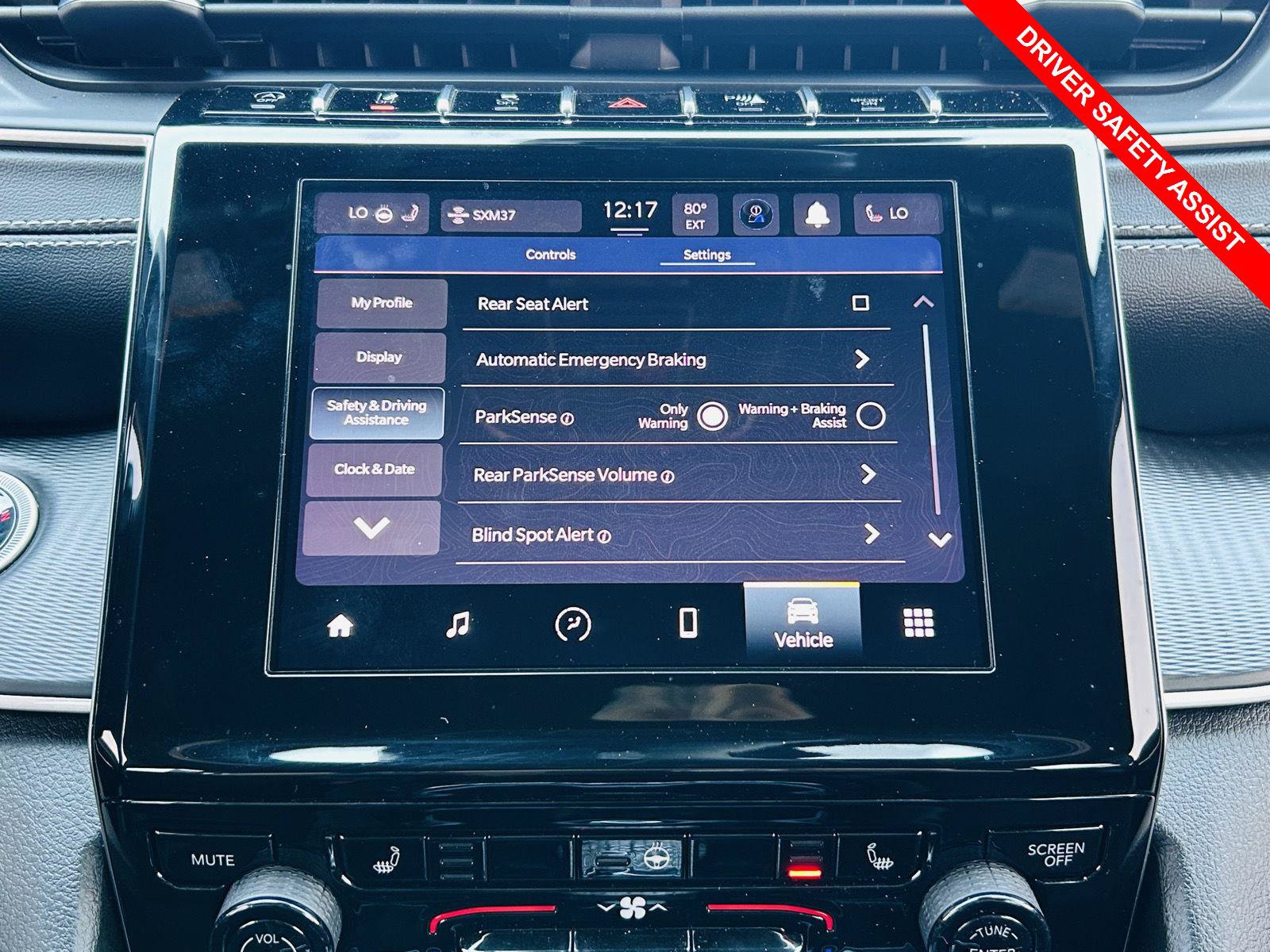 Used 2023 Jeep Grand Cherokee Altitude AWD/4WD image 7