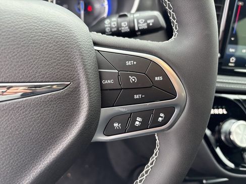 New 2026 Chrysler Pacifica Select image 30