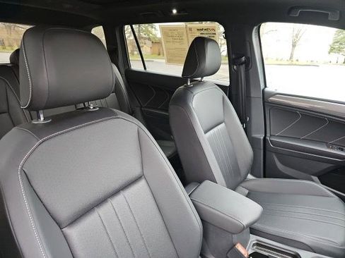 Used 2023 Volkswagen Tiguan SE R-Line image 12