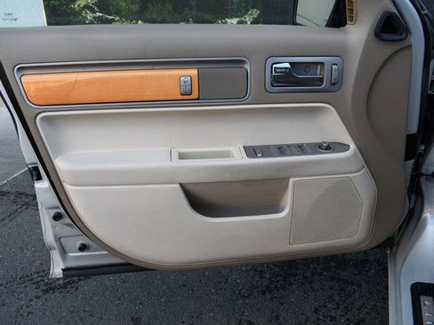 Used 2008 Lincoln MKZ image 13