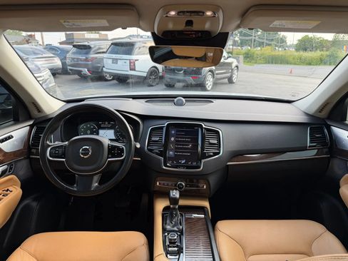 Used 2016 Volvo XC90 T6 Momentum w/ Momentum Plus Package AWD/4WD image 17