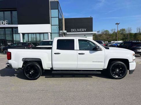 Used 2018 Chevrolet Silverado 1500 Custom w/ Custom Convenience Package image 22