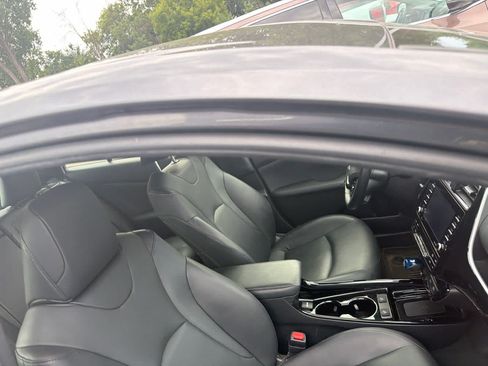 Used 2022 Toyota Prius XLE AWD/4WD image 6
