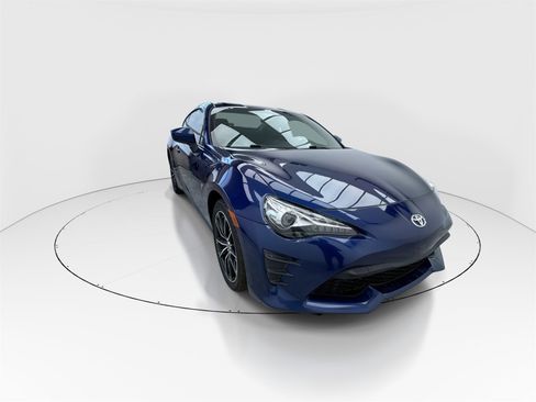 Used 2017 Toyota 86 image 2