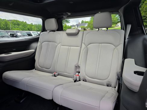 New 2026 Jeep Grand Wagoneer Limited AWD/4WD image 12