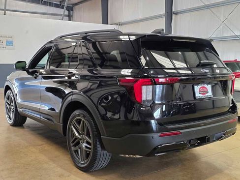 Used 2025 Ford Explorer ST-Line w/ ST-Line Street Pack image 6