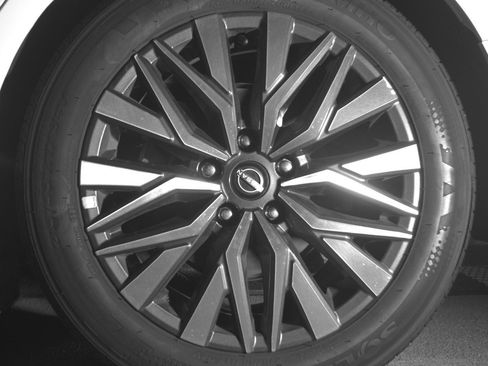 Used 2025 Nissan Altima 2.5 SV FWD image 14