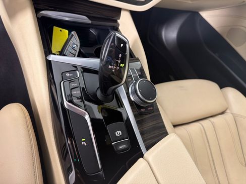 Used 2018 BMW 530i w/ Premium Package RWD image 19