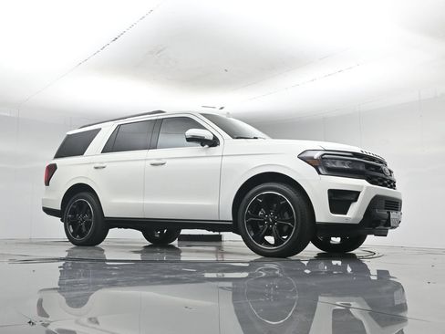 Used 2023 Ford Expedition Limited AWD/4WD image 4