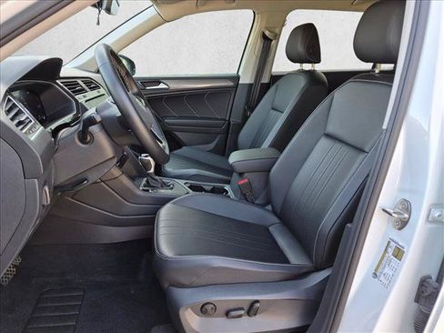 Used 2024 Volkswagen Tiguan SE w/ MDO Package, Three-Row FWD image 15
