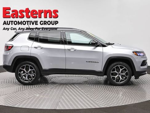 Used 2025 Jeep Compass Limited AWD/4WD image 4