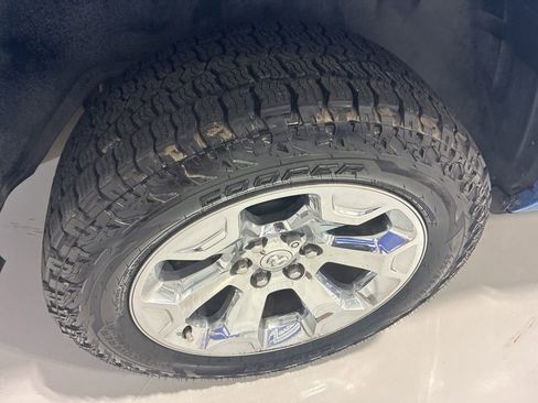 Used 2022 RAM 1500 Big Horn AWD/4WD image 10