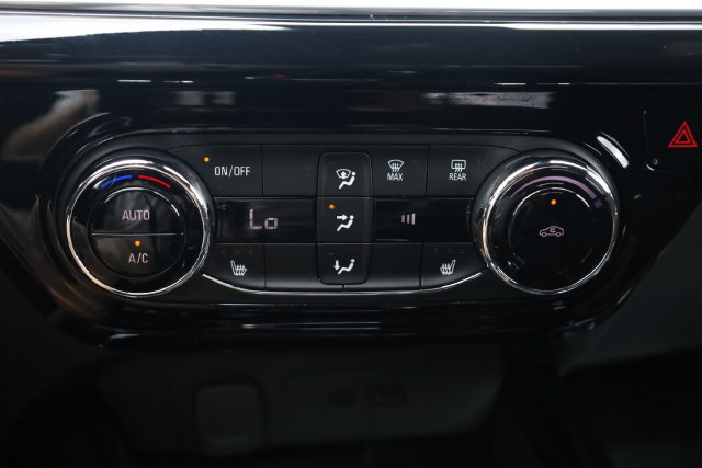 Used 2024 Chevrolet Trax RS w/ Sunroof Package FWD image 19