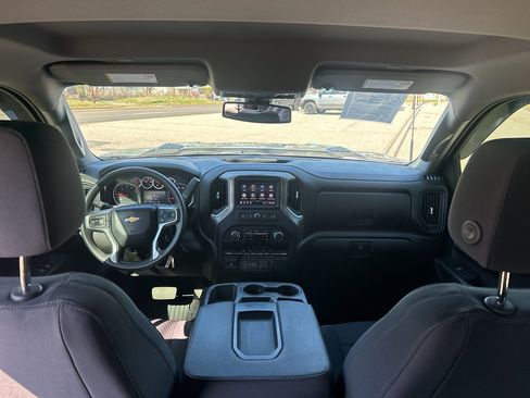 Used 2023 Chevrolet Silverado 2500 Custom w/ Custom Value Package image 3