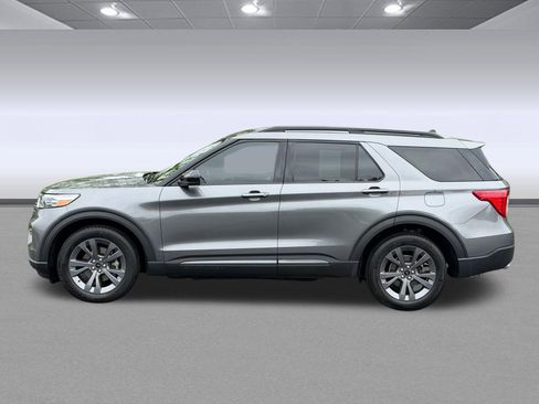 Used 2023 Ford Explorer XLT w/ Equipment Group 202A AWD/4WD image 2