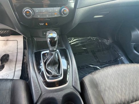 Used 2018 Nissan Rogue S FWD image 15
