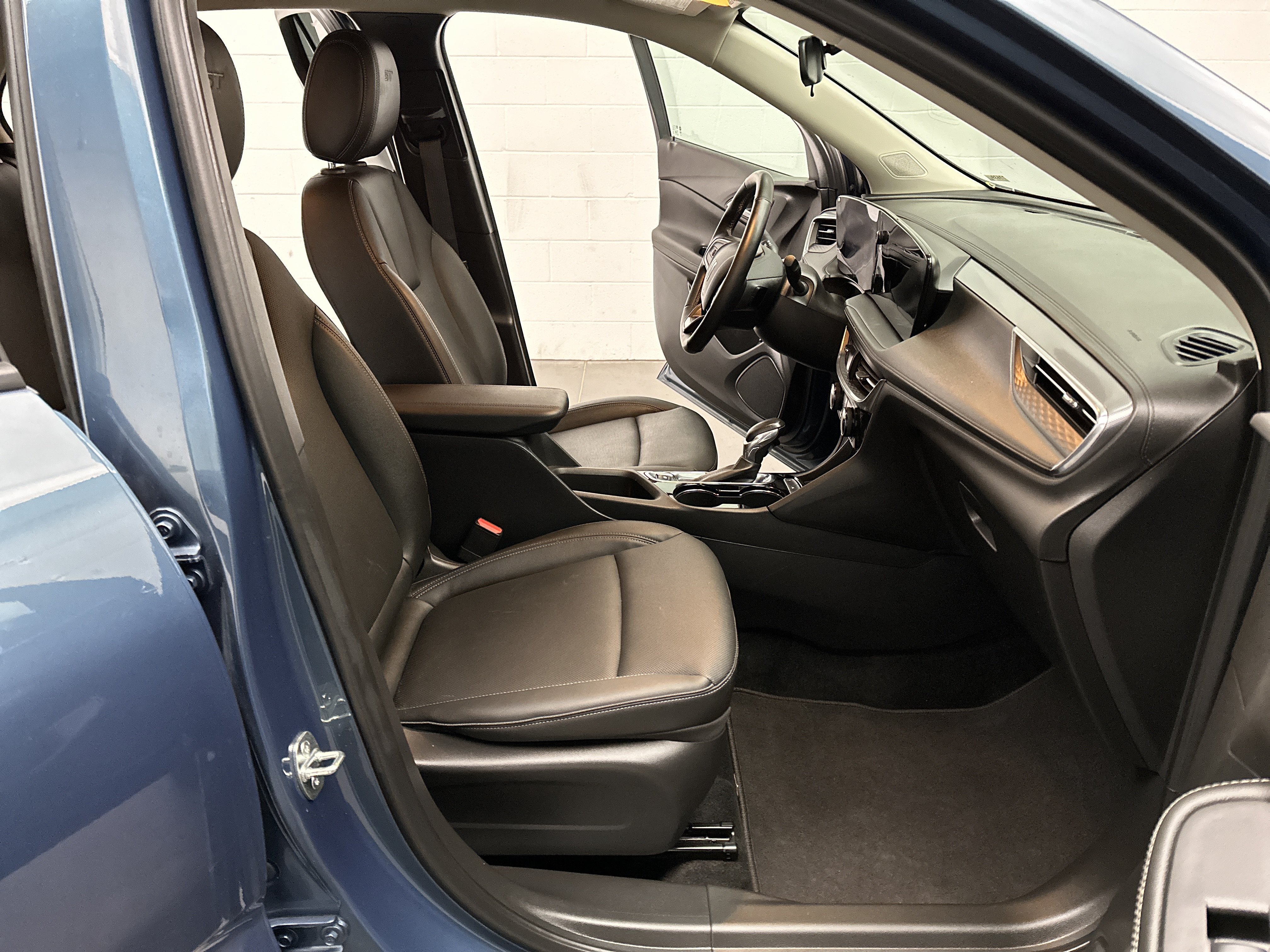 Used 2024 Buick Encore GX Sport Touring w/ Comfort Package FWD image 22