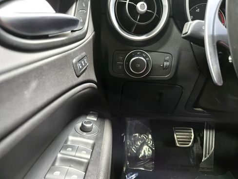 Used 2022 Alfa Romeo Stelvio Veloce image 14