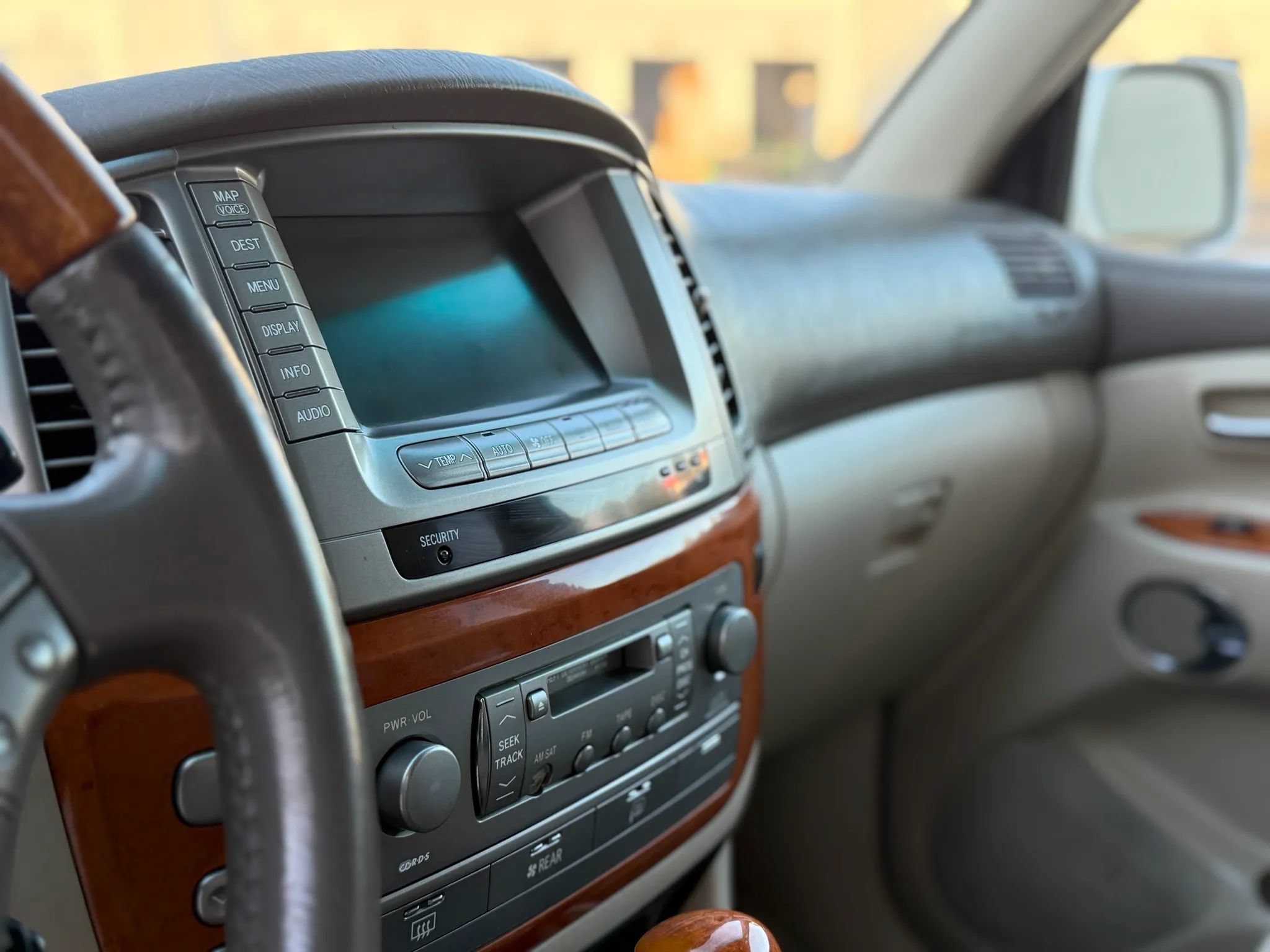 Used 2006 Lexus LX 470 4WD w/ Preferred Accessory Pkg image 29