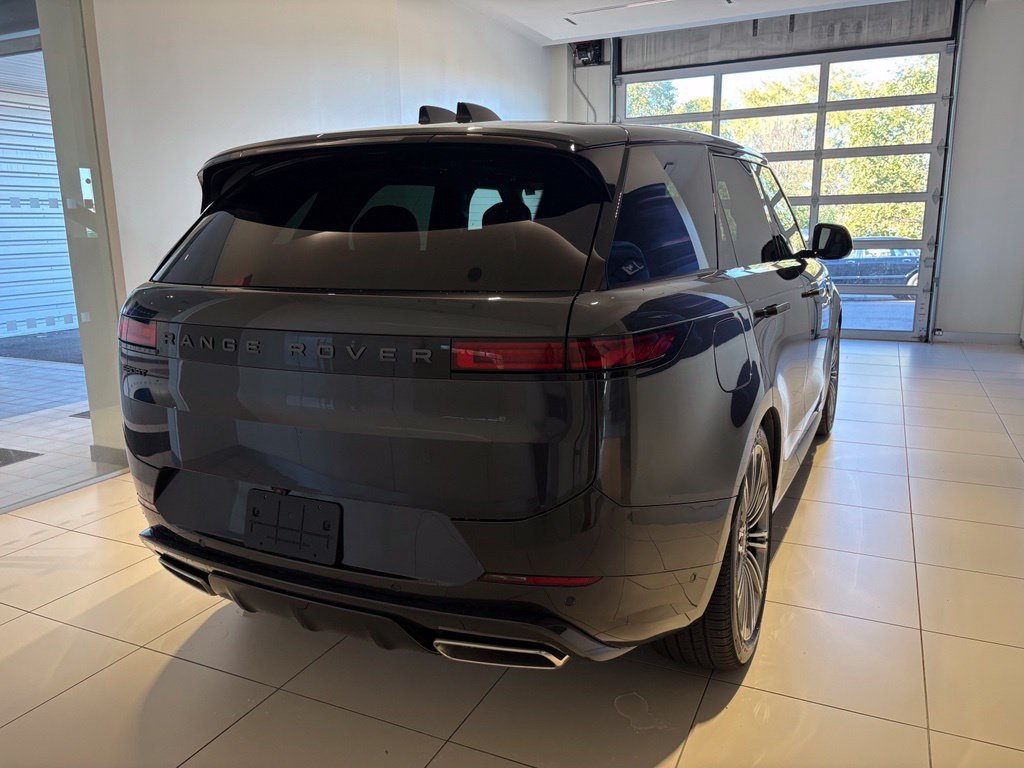 New 2027 Land Rover Range Rover Sport Dynamic SE AWD/4WD image 5