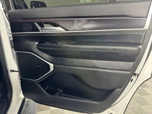 Used 2024 Jeep Wagoneer 2WD image 29