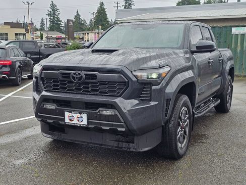 Used 2025 Toyota Tacoma TRD Sport AWD/4WD image 4