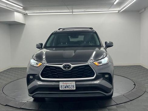 Certified 2020 Toyota Highlander XLE FWD image 6