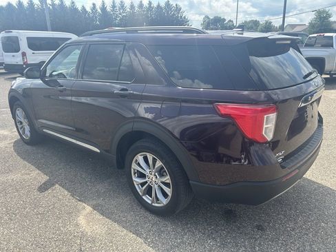 Used 2023 Ford Explorer XLT w/ Equipment Group 202A image 5