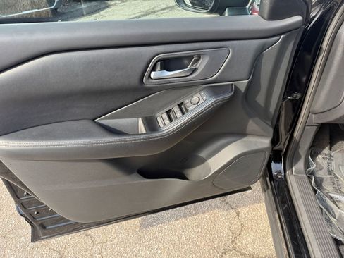 Used 2025 Nissan Rogue SV image 18