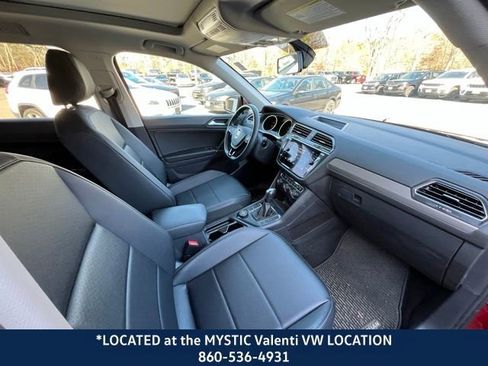 Certified 2020 Volkswagen Tiguan SE w/ Panoramic Sunroof Package image 24