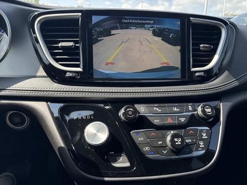 New 2027 Chrysler Pacifica Select FWD image 26