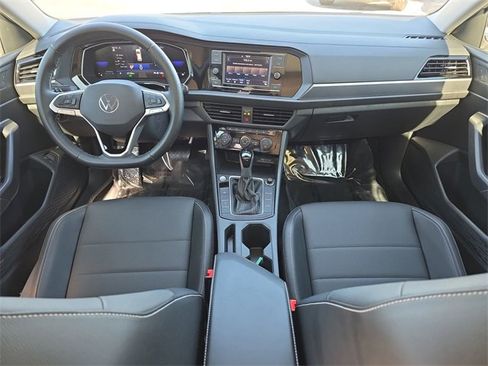 Certified 2024 Volkswagen Jetta SE image 12