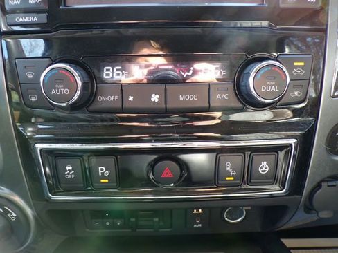 Used 2017 Nissan Titan Platinum Reserve image 27