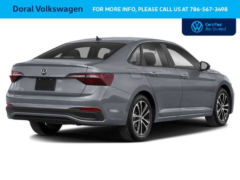 Used 2023 Volkswagen Jetta Sport image 2