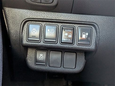 Used 2017 Nissan Leaf SV image 28