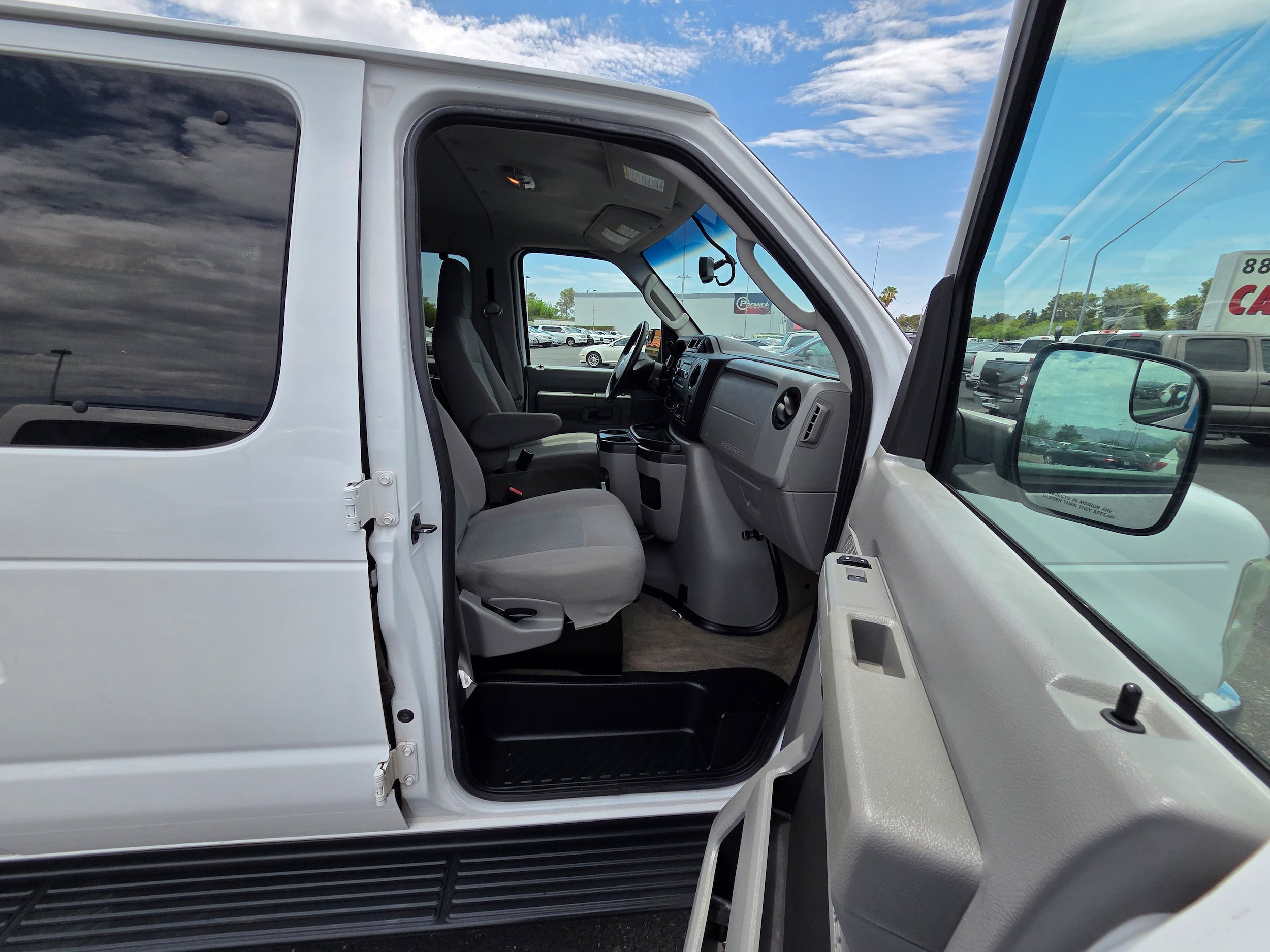 Used 2014 Ford E-350 and Econoline 350 XLT RWD image 22